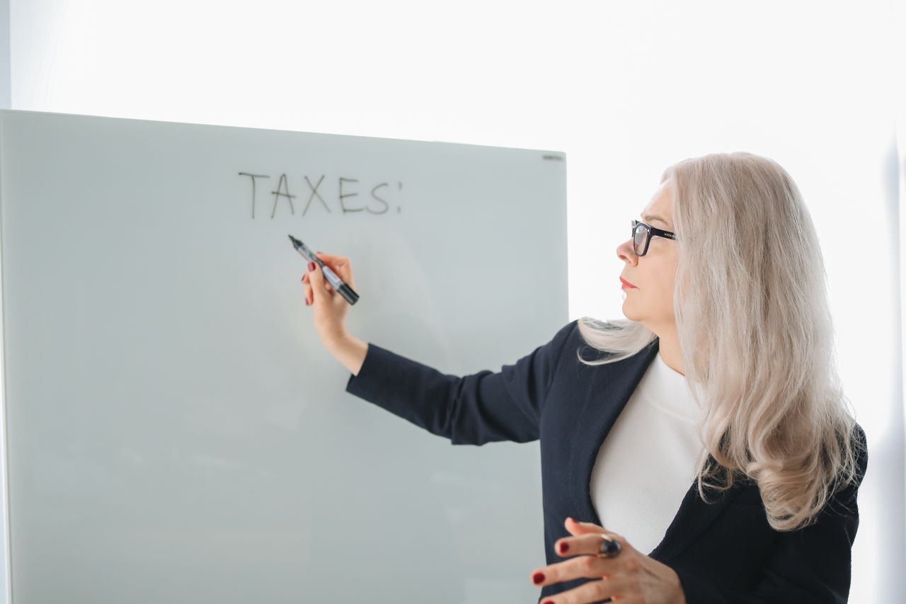 LLC vs S-Corp Tax Strategy: A Complete Guide for Business Owners